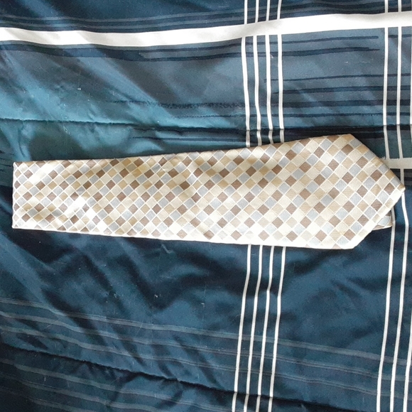 SOLD!!!  Two 100% silk men's neck tie from Geoffrey Beene - Picture 3 of 15